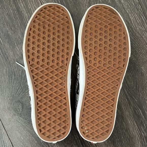Vans - Picture 8 of 10